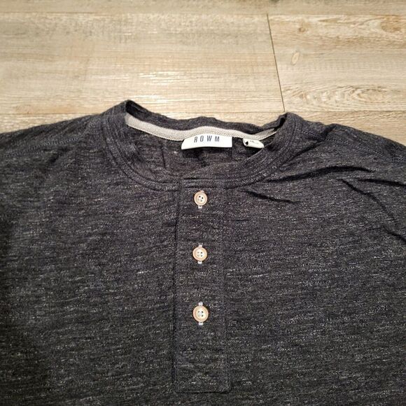ROWM Henley Buttoned Crew Neck Tee Shirt Charcoal Grey Men's Size Medium - Picture 2 of 7